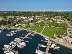 117B Edgewater Inn